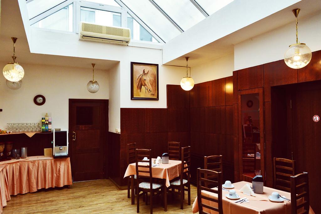 Meran Praha Bagian luar foto