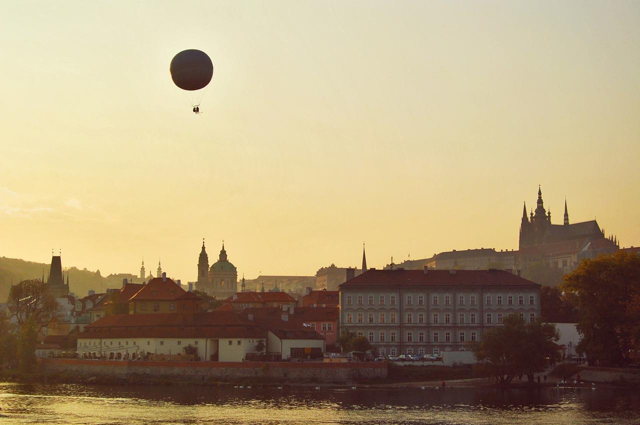 Meran Praha Bagian luar foto