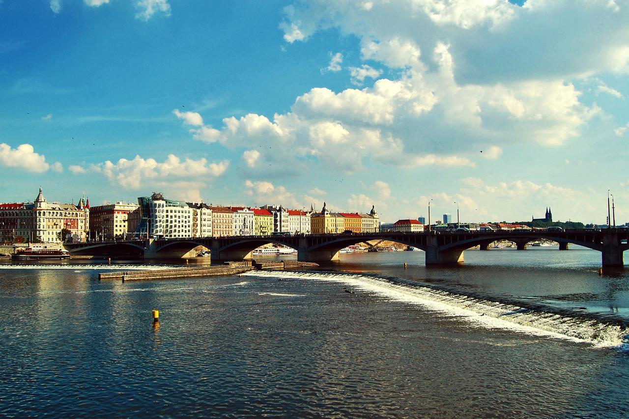 Meran Praha Bagian luar foto