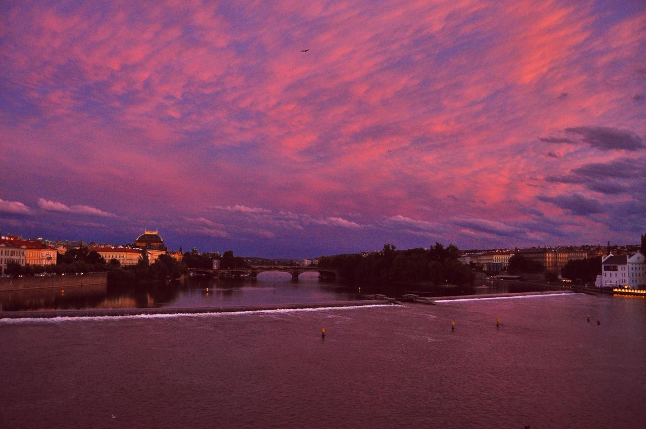 Meran Praha Bagian luar foto