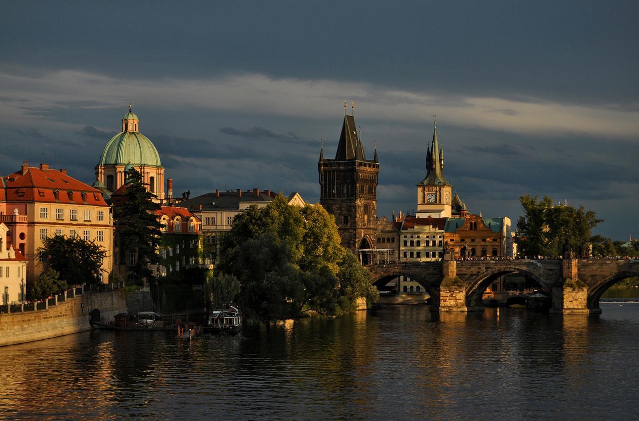 Meran Praha Bagian luar foto