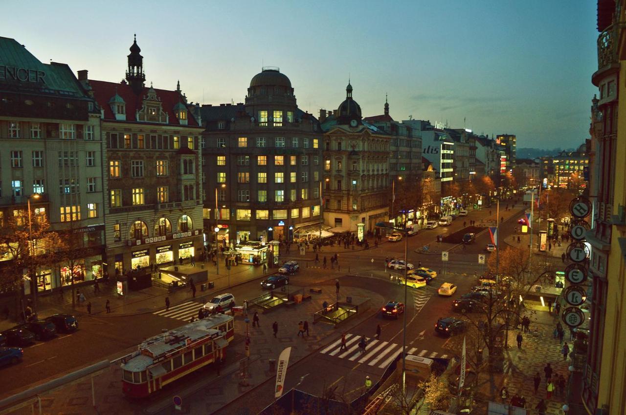 Meran Praha Bagian luar foto
